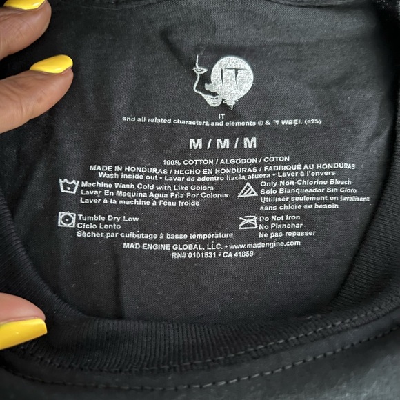 IT Penny Wise Black Graphic Short Sleeve T-Shirt size Medium (New in bag) - Picture 8 of 9